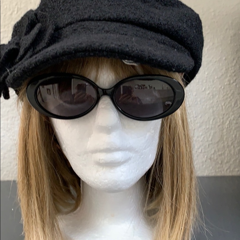 August Black Wool Cap With Rose  22”
